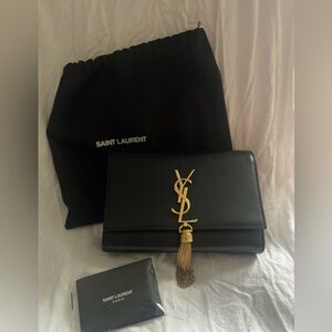 KATE SMALL TASSEL IN GRAIN DE POUDRE EMBOSSED LEATHER